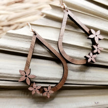 Load image into Gallery viewer, Walnut Drops With Hand Painted Lei