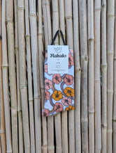 Load image into Gallery viewer, Retro Hibiscus Socks