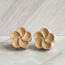 Load image into Gallery viewer, Hibiscus Flower Car Diffuser