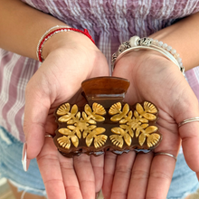 Load image into Gallery viewer, Lehua Mamo Kuiki Claw Clip