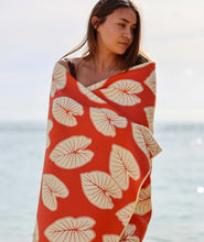 Load image into Gallery viewer, Beach Towel Kalo ʻUla