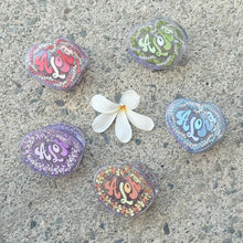 Load image into Gallery viewer, Lei Hearts Pakalana Claw Clip