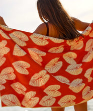 Load image into Gallery viewer, Beach Towel Kalo ʻUla
