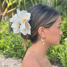 Load image into Gallery viewer, Lily White Claw Clip
