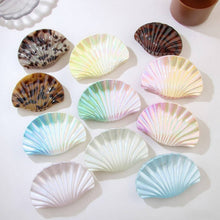 Load image into Gallery viewer, Oversized Seashell Claw Clip
