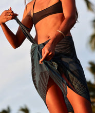 Load image into Gallery viewer, ʻOpihi Navy Mini Pareo
