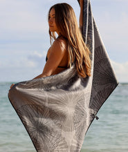 Load image into Gallery viewer, Beach Towel - ʻOpihi Ahina

