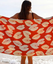 Load image into Gallery viewer, Beach Towel Kalo ʻUla
