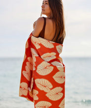 Load image into Gallery viewer, Beach Towel Kalo ʻUla
