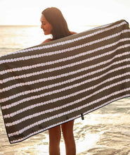 Load image into Gallery viewer, Beach Towel - Pikake Lei
