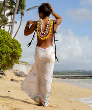 Load image into Gallery viewer, Lei Love - Laren Roth Pareo
