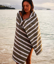 Load image into Gallery viewer, Beach Towel - Pikake Lei
