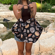 Load image into Gallery viewer, Shappa Tote Shell Huntah black Collab x Keahi Ko

