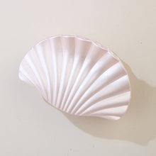 Load image into Gallery viewer, Oversized Seashell Claw Clip
