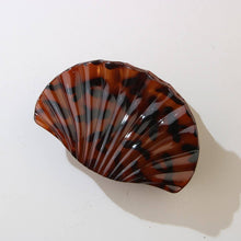 Load image into Gallery viewer, Oversized Seashell Claw Clip
