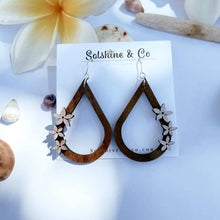 Load image into Gallery viewer, Walnut Drops With Hand Painted Lei
