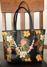 Load image into Gallery viewer, Crown Flower/Pikake Forever Lei
