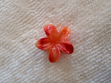 Load image into Gallery viewer, Creamy Hawaiian Claw Clip
