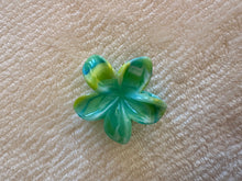 Load image into Gallery viewer, Creamy Hawaiian Claw Clip
