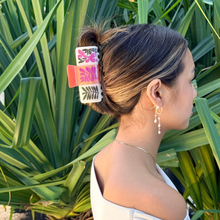 Load image into Gallery viewer, Minimals Collab x Las Olitas Claw Clip
