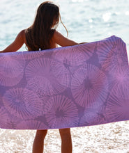 Load image into Gallery viewer, Beach Towel - ʻOpihi Poni
