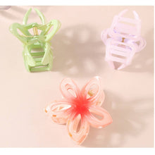 Load image into Gallery viewer, Gradient Flower Claw Clip
