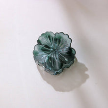 Load image into Gallery viewer, Small Hibiscus Claw Clip
