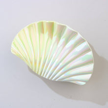 Load image into Gallery viewer, Oversized Seashell Claw Clip
