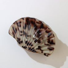 Load image into Gallery viewer, Oversized Seashell Claw Clip
